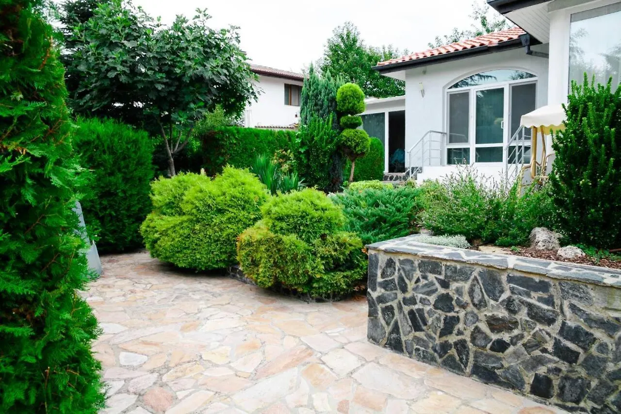 شقة Self -Contained Part Of A House With Garden فارنا