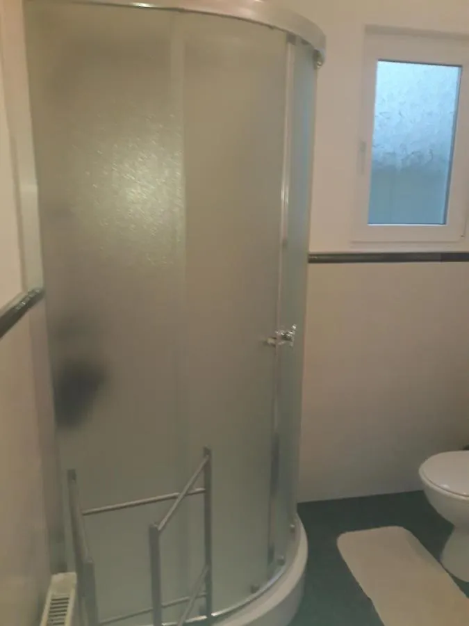 شقة Self -Contained Part Of A House With Garden فارنا