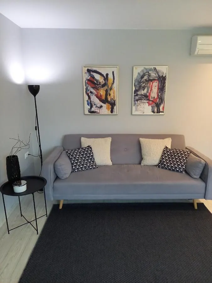 شقة Self -Contained Part Of A House With Garden فارنا