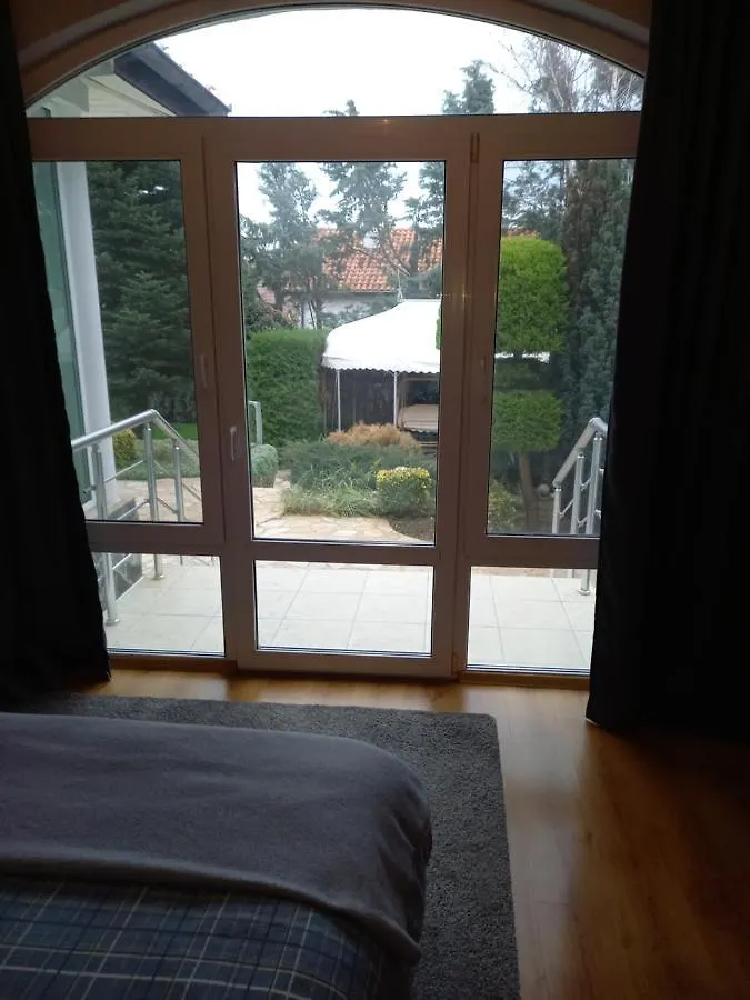 شقة Self -Contained Part Of A House With Garden فارنا