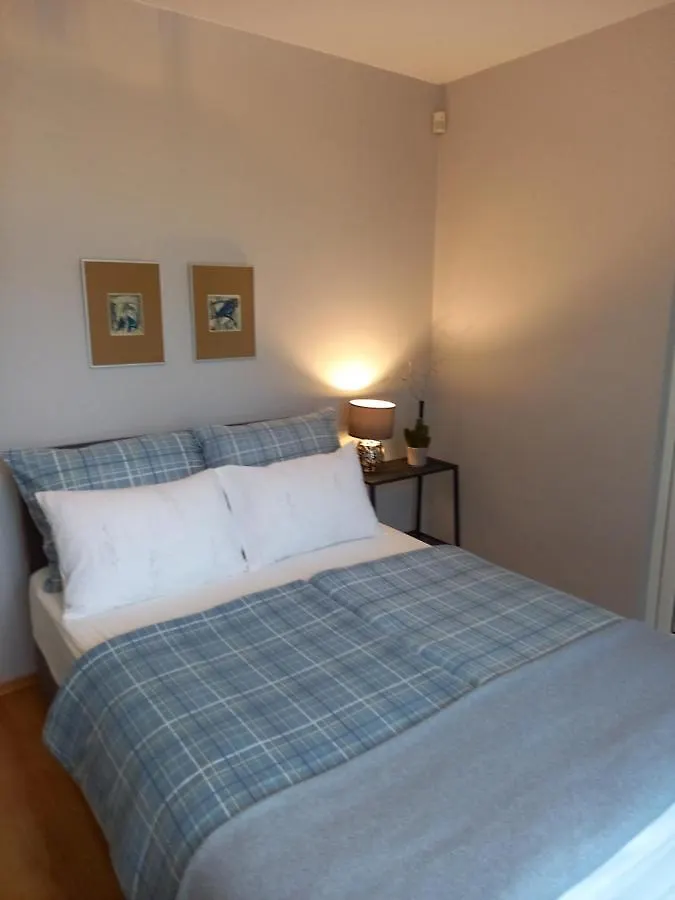 شقة Self -Contained Part Of A House With Garden فارنا