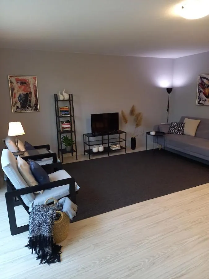 شقة Self -Contained Part Of A House With Garden فارنا